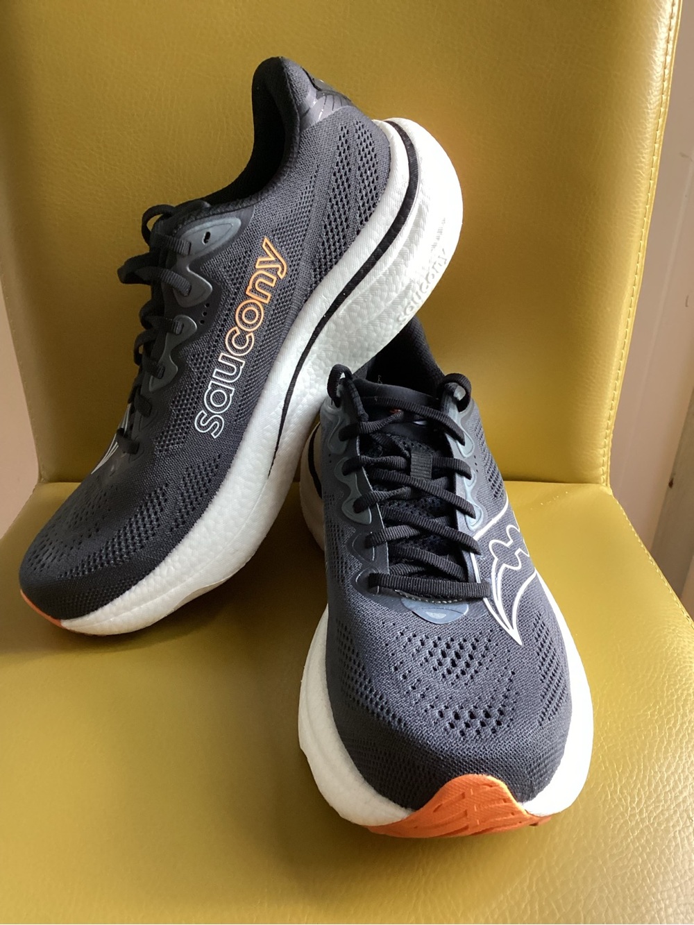 LNIB Saucony Ride 19 Men's 10.5 Neutral Running Shoes